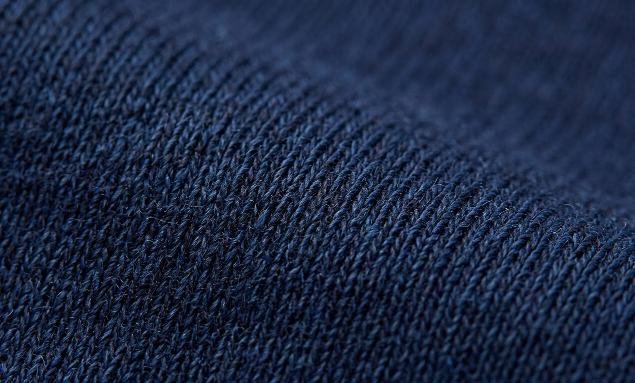 Gros plan sur la texture d'un tissu coton marine — qualité des textiles personnalisés Espace Graphic